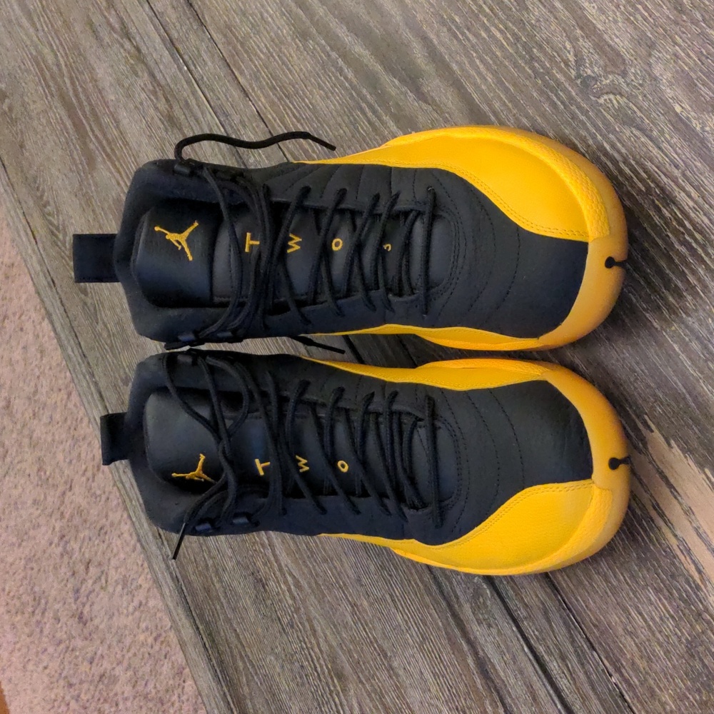 Two3 Air Jordans Retro Gold/Black men's 12